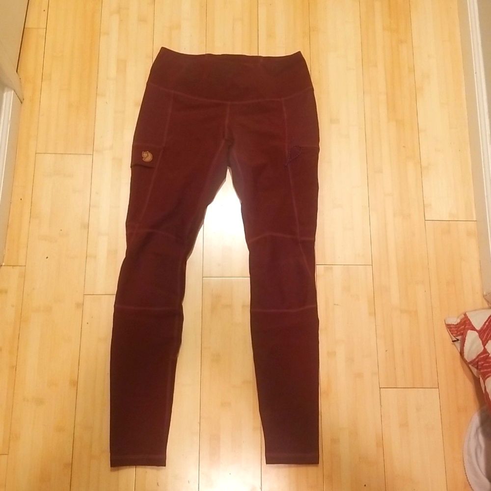 Fjall Raven rust colored athletic leggings, M
